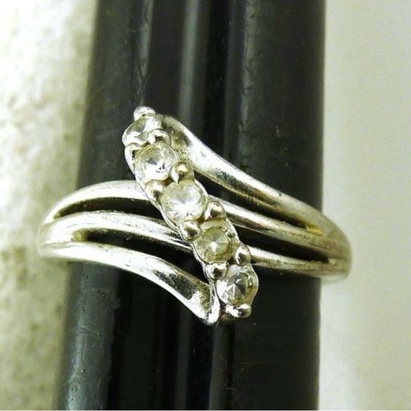 Jewelry - 5 Stone White Sapphire Sterling Silver Ring Size 7